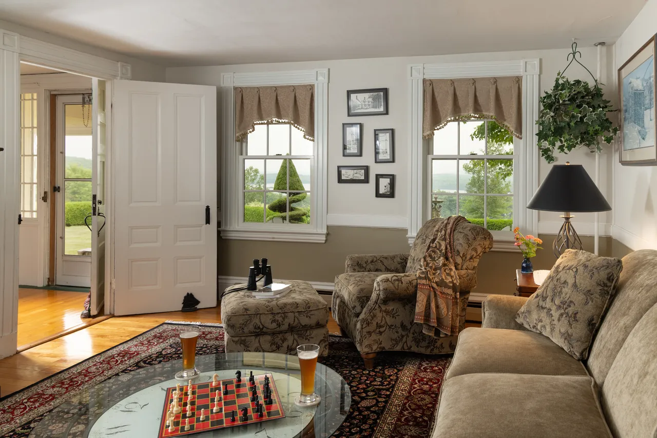 Guest sitting room photo 2